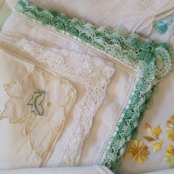 Vintage Ladies Handkerchiefs - Picture 4 of 5